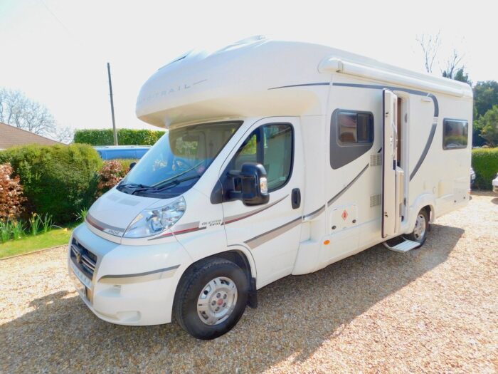 Auto-Trail Apache 700 SE. Fiat 2.3 6 BERTH with 4 x 3 Point Seat Belts with Front and Rear Lounge and Dining Areas. £41,999