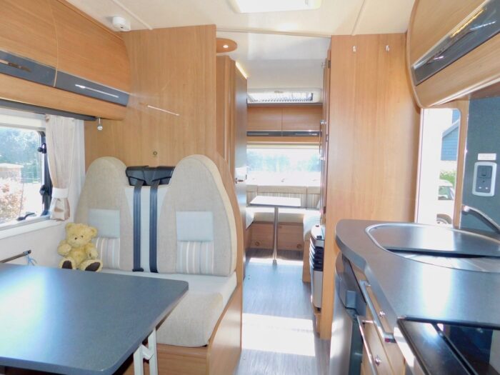 Auto-Trail Apache 700 SE. Fiat 2.3 6 BERTH with 4 x 3 Point Seat Belts with Front and Rear Lounge and Dining Areas. £41,999 - Image 27