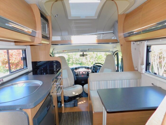 Auto-Trail Apache 700 SE. Fiat 2.3 6 BERTH with 4 x 3 Point Seat Belts with Front and Rear Lounge and Dining Areas. £41,999 - Image 7