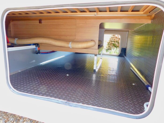 Auto-Trail Apache 700 SE. Fiat 2.3 6 BERTH with 4 x 3 Point Seat Belts with Front and Rear Lounge and Dining Areas. £41,999 - Image 3