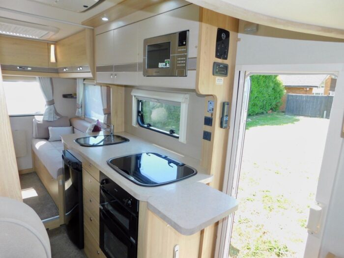 Elddis Sussex Fontwell Special Edition 196 Peugeot 2.0 Hdi with 6 Berth and 6 Seatbelts and Front and Rear Lounge and Dining Areas and with Only 16,800 miles from New in November 2016. £44,999 - Image 7