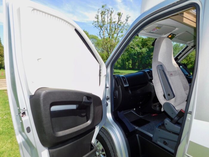 Elddis Majestic 120 Peugeot 2.2 Hdi Euro 6. LUXURY 2 Berth with REAR LOUNGE. Sleep as Either 2 Singles or a Huge Double Bed. ULEZ Compliant. Only 6,000 miles from New. £52,999 - Image 18