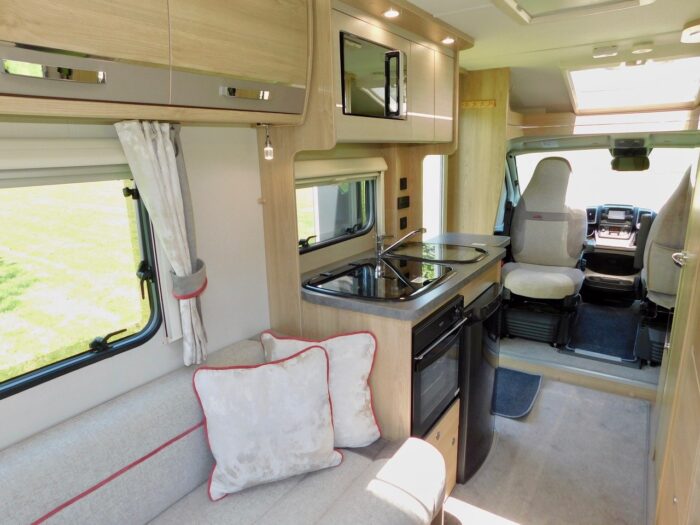 Elddis Majestic 120 Peugeot 2.2 Hdi Euro 6. LUXURY 2 Berth with REAR LOUNGE. Sleep as Either 2 Singles or a Huge Double Bed. ULEZ Compliant. Only 6,000 miles from New. £52,999 - Image 13