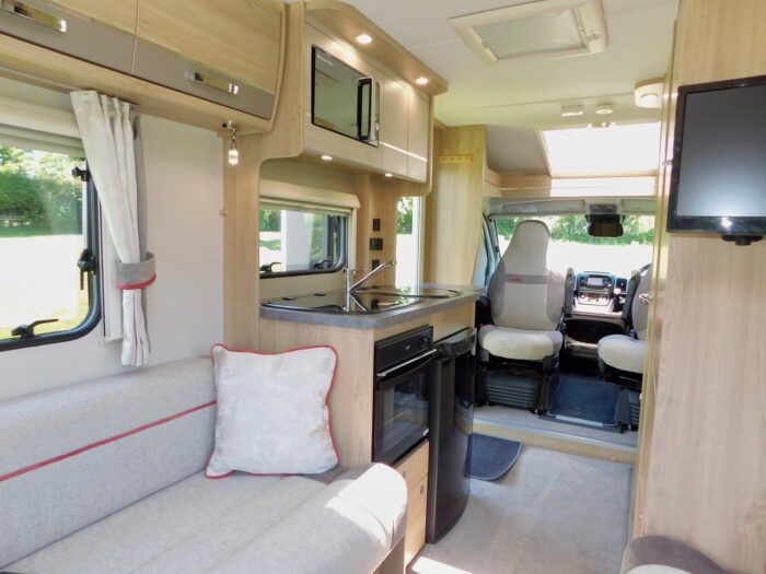 Elddis Majestic 120 Peugeot 2.2 Hdi Euro 6. LUXURY 2 Berth with REAR LOUNGE. Sleep as Either 2 Singles or a Huge Double Bed. ULEZ Compliant. Only 6,000 miles from New. £52,999 - Image 9