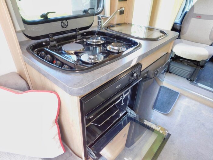Elddis Majestic 120 Peugeot 2.2 Hdi Euro 6. LUXURY 2 Berth with REAR LOUNGE. Sleep as Either 2 Singles or a Huge Double Bed. ULEZ Compliant. Only 6,000 miles from New. £52,999 - Image 5