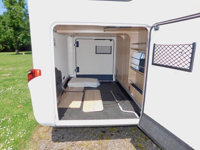 Hymer EXSIS T 588. 2018 Luxury Compact 2 Berth with Twin Beds Over the Huge Garage. 4 x Seatbelts. Plated at 3500 Kgs. **ULEZ COMPLIANT** £58,999 - Image 19