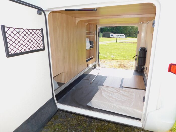 Hymer EXSIS T 588. 2018 Luxury Compact 2 Berth with Twin Beds Over the Huge Garage. 4 x Seatbelts. Plated at 3500 Kgs. **ULEZ COMPLIANT** £58,999 - Image 17