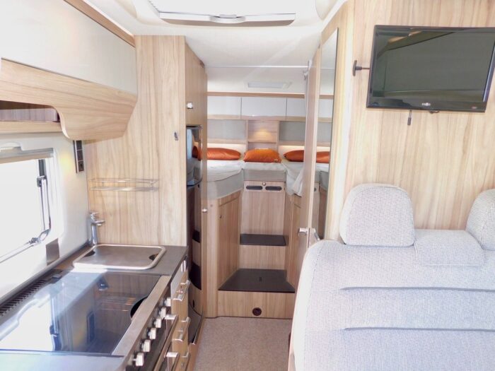 Hymer EXSIS T 588. 2018 Luxury Compact 2 Berth with Twin Beds Over the Huge Garage. 4 x Seatbelts. Plated at 3500 Kgs. **ULEZ COMPLIANT** £58,999 - Image 12