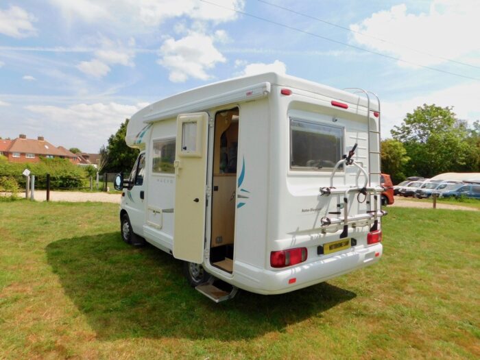 Auto-Sleeper Nuevo ES with 4 Berths and 5 x Travelling Seats with 5 x Seatbelts. Peugeot 2.0 Hdi Engine. 2005 and with Only 34,000 miles from New. (Deposit Now Taken) - Image 27