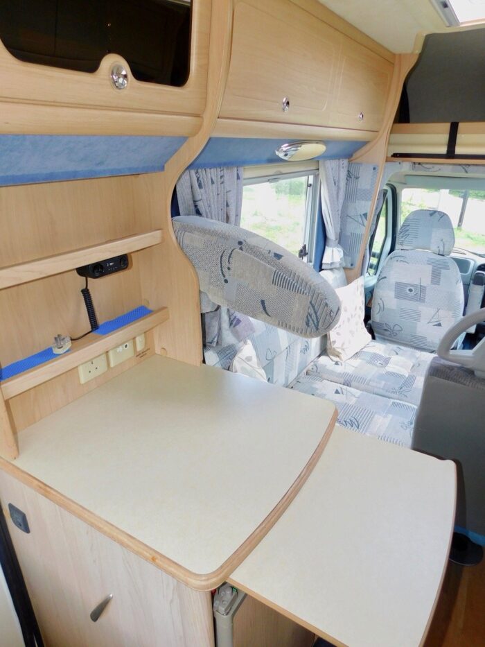 Auto-Sleeper Nuevo ES with 4 Berths and 5 x Travelling Seats with 5 x Seatbelts. Peugeot 2.0 Hdi Engine. 2005 and with Only 34,000 miles from New. (Deposit Now Taken) - Image 23