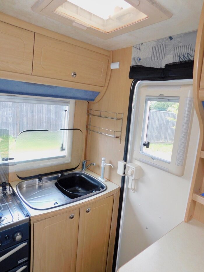 Auto-Sleeper Nuevo ES with 4 Berths and 5 x Travelling Seats with 5 x Seatbelts. Peugeot 2.0 Hdi Engine. 2005 and with Only 34,000 miles from New. (Deposit Now Taken) - Image 20