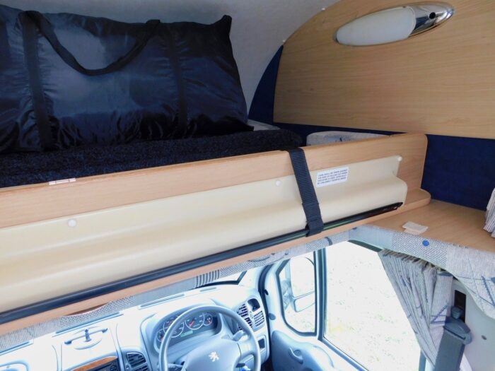 Auto-Sleeper Nuevo ES with 4 Berths and 5 x Travelling Seats with 5 x Seatbelts. Peugeot 2.0 Hdi Engine. 2005 and with Only 34,000 miles from New. (Deposit Now Taken) - Image 16