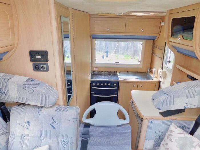 Auto-Sleeper Nuevo ES with 4 Berths and 5 x Travelling Seats with 5 x Seatbelts. Peugeot 2.0 Hdi Engine. 2005 and with Only 34,000 miles from New. (Deposit Now Taken) - Image 15