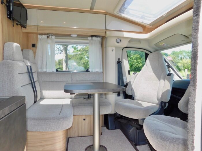 Hymer EXSIS T 588. 2018 Luxury Compact 2 Berth with Twin Beds Over the Huge Garage. 4 x Seatbelts. Plated at 3500 Kgs. **ULEZ COMPLIANT** £58,999 - Image 2