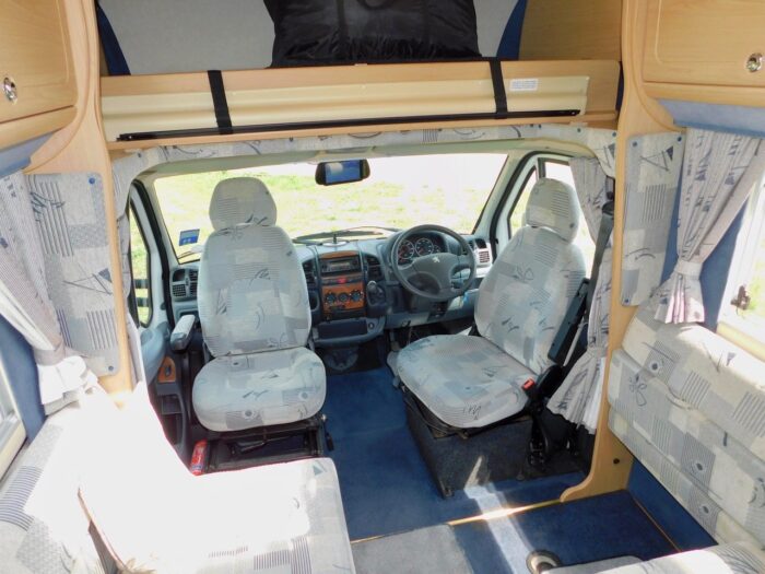 Auto-Sleeper Nuevo ES with 4 Berths and 5 x Travelling Seats with 5 x Seatbelts. Peugeot 2.0 Hdi Engine. 2005 and with Only 34,000 miles from New. (Deposit Now Taken) - Image 9