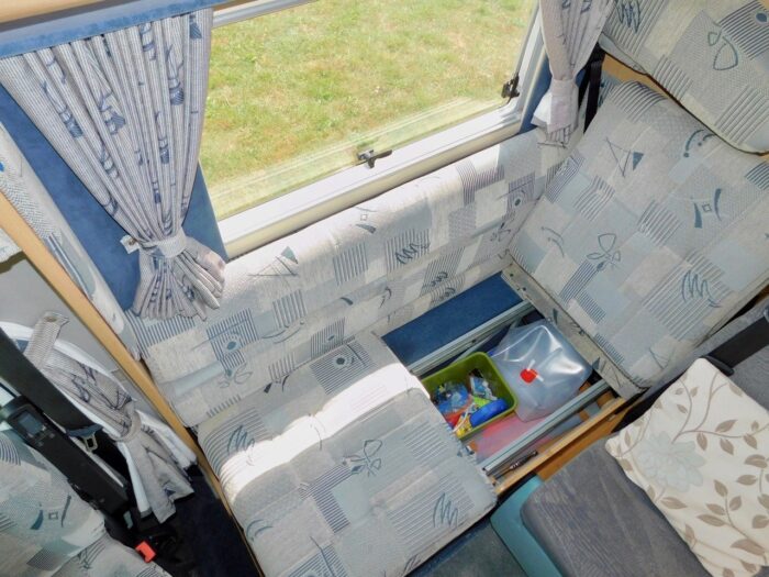 Auto-Sleeper Nuevo ES with 4 Berths and 5 x Travelling Seats with 5 x Seatbelts. Peugeot 2.0 Hdi Engine. 2005 and with Only 34,000 miles from New. (Deposit Now Taken) - Image 7