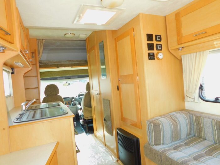 2009 Elddis Sunseeker 150 Peugeot 2.2 HDI 4 Berth Motorhome with Only 21,900 Miles from New £25,999 - Image 17