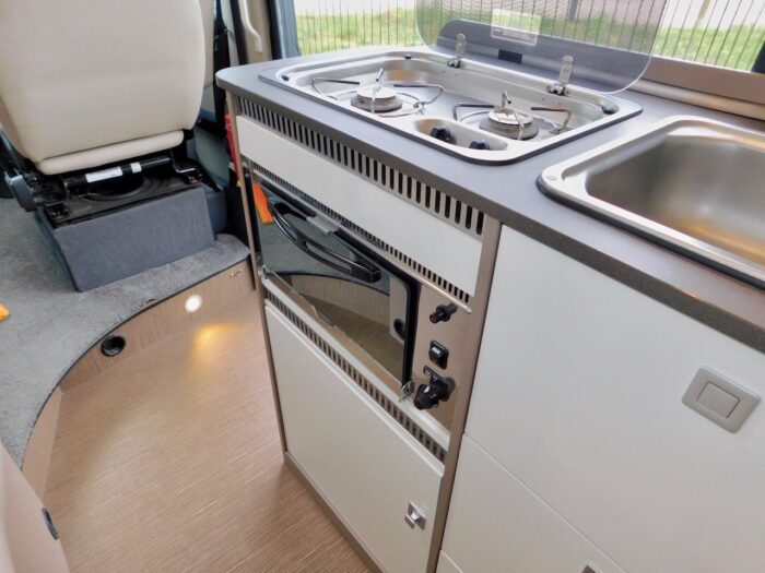 Burstner City Car C600 Harmony Line Fiat 2.3 AUTOMATIC Luxury Compact 2 to 3 Berth under 6m Long and Only 14,580 miles from New 2019 £54,999 - Image 24
