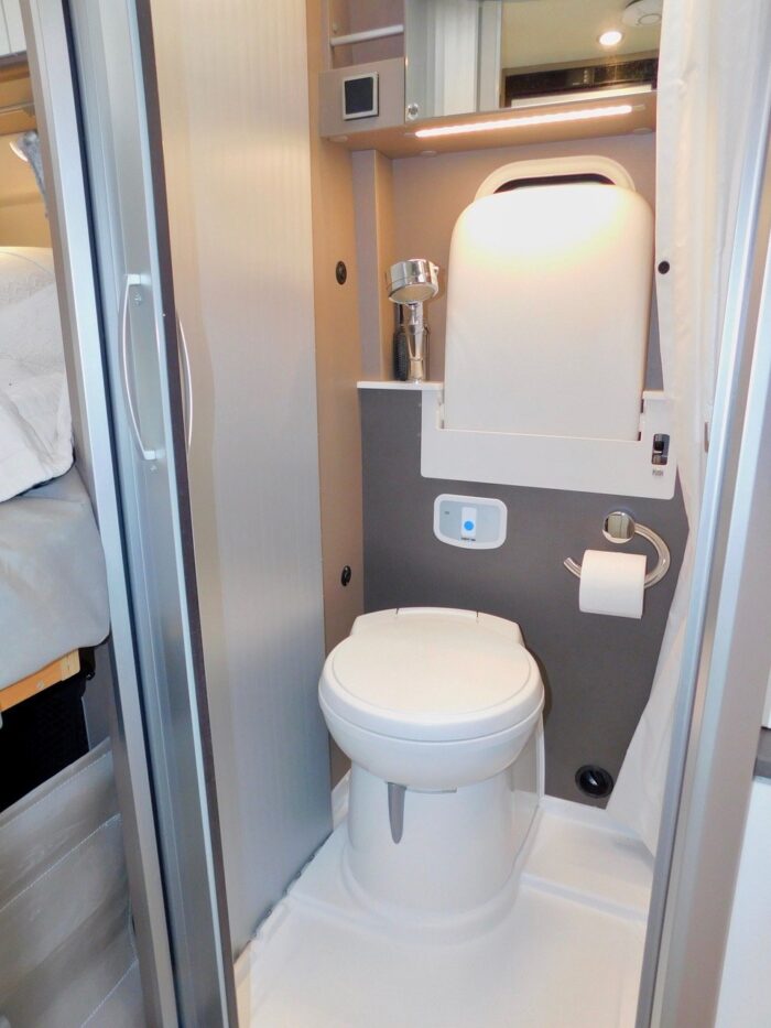 Burstner City Car C600 Harmony Line Fiat 2.3 AUTOMATIC Luxury Compact 2 to 3 Berth under 6m Long and Only 14,580 miles from New 2019 £54,999 - Image 23