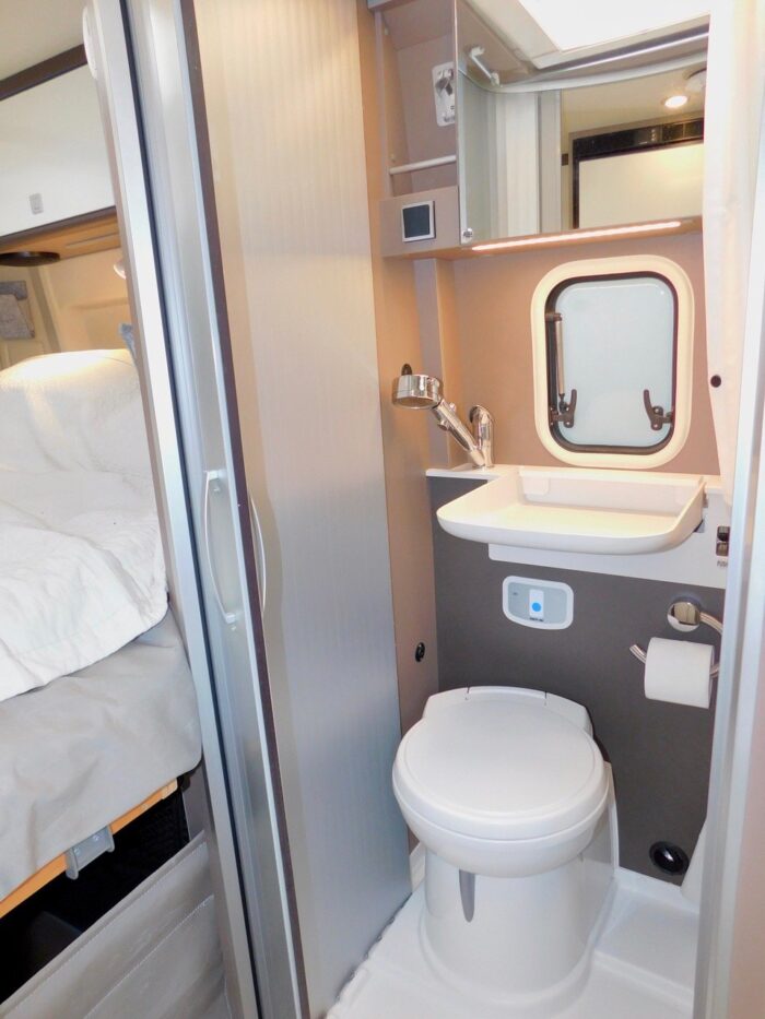 Burstner City Car C600 Harmony Line Fiat 2.3 AUTOMATIC Luxury Compact 2 to 3 Berth under 6m Long and Only 14,580 miles from New 2019 £54,999 - Image 21