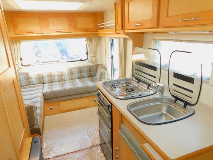 2009 Elddis Sunseeker 150 Peugeot 2.2 HDI 4 Berth Motorhome with Only 21,900 Miles from New £25,999 - Image 12