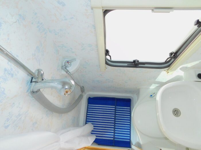 2009 Elddis Sunseeker 150 Peugeot 2.2 HDI 4 Berth Motorhome with Only 21,900 Miles from New £25,999 - Image 8