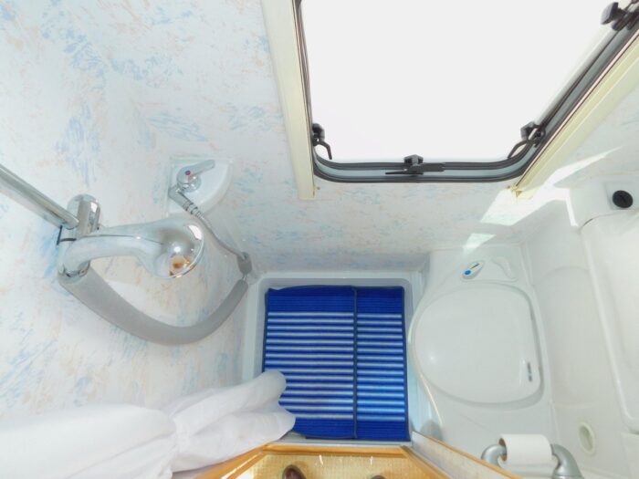 2009 Elddis Sunseeker 150 Peugeot 2.2 HDI 4 Berth Motorhome with Only 21,900 Miles from New £25,999 - Image 7