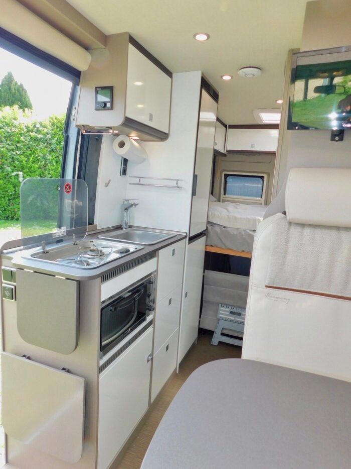 Burstner City Car C600 Harmony Line Fiat 2.3 AUTOMATIC Luxury Compact 2 to 3 Berth under 6m Long and Only 14,580 miles from New 2019 £54,999 - Image 18