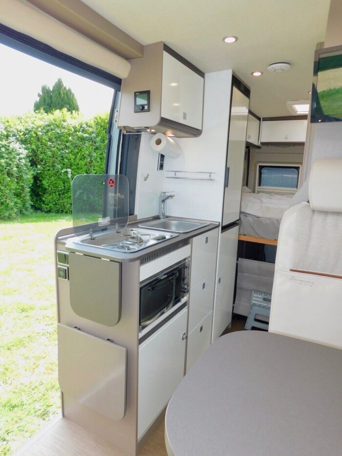 Burstner City Car C600 Harmony Line Fiat 2.3 AUTOMATIC Luxury Compact 2 to 3 Berth under 6m Long and Only 14,580 miles from New 2019 £54,999 - Image 17