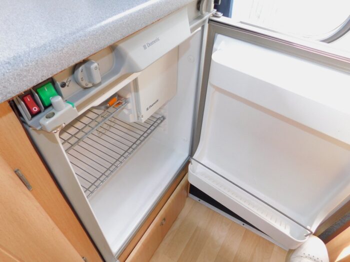 2003 WILDAX CONSTELLATION 2.2 HDI MANUAL Gearbox. 2 BERTH Campervan . 5.99m  £20,999 - Image 10