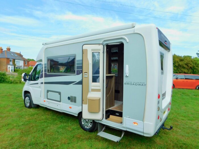 Auto-Sleeper Broadway Luxury 2 Berth. Peugeot 2.0L. 2017 with Only 21,153 Miles from New. Only 6.28m Long. £47,999 - Image 29
