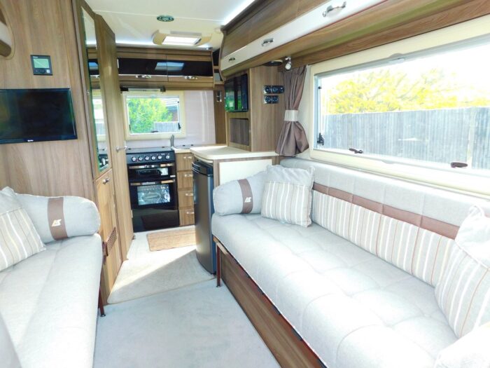Auto-Sleeper Broadway Luxury 2 Berth. Peugeot 2.0L. 2017 with Only 21,153 Miles from New. Only 6.28m Long. £47,999 - Image 28