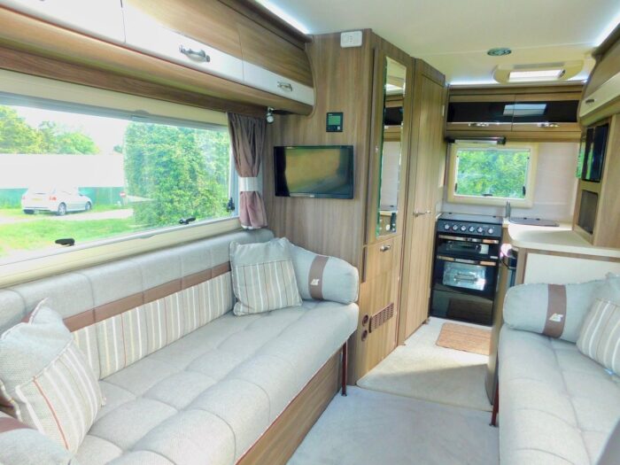 Auto-Sleeper Broadway Luxury 2 Berth. Peugeot 2.0L. 2017 with Only 21,153 Miles from New. Only 6.28m Long. £47,999 - Image 27