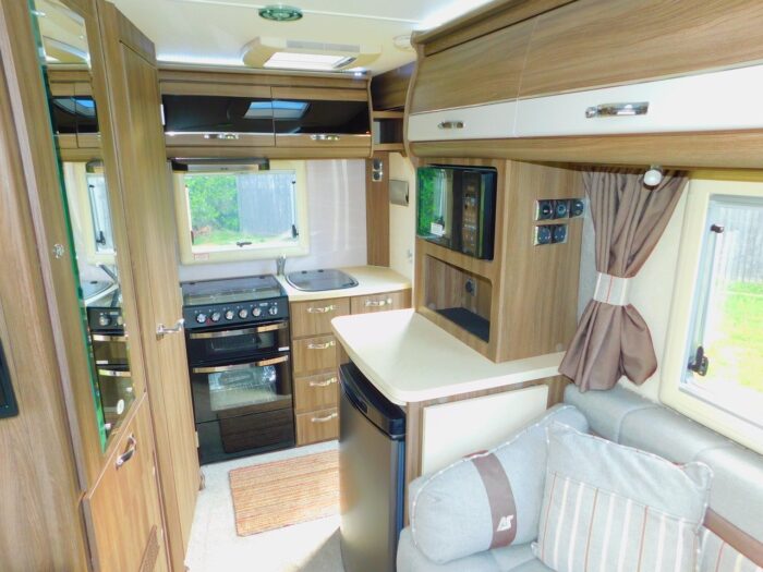 Auto-Sleeper Broadway Luxury 2 Berth. Peugeot 2.0L. 2017 with Only 21,153 Miles from New. Only 6.28m Long. £47,999 - Image 26