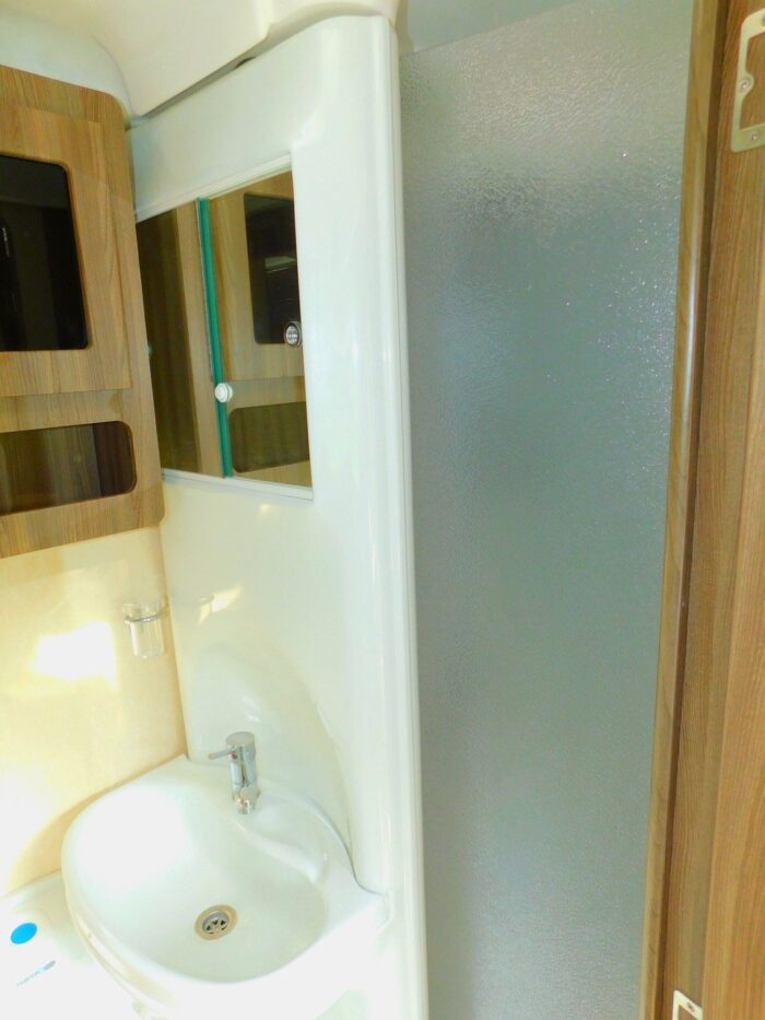 Auto-Sleeper Broadway Luxury 2 Berth. Peugeot 2.0L. 2017 with Only 21,153 Miles from New. Only 6.28m Long. £47,999 - Image 14