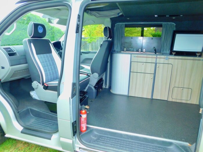 VW LWB 2.0L T32 Professional Conversion 2 Plus 2 Berth Highline. 2014 with Full Service History. Only 2 Owners from New. £27,999 - Image 15