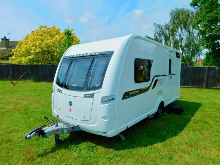 Coachman Vision 450/2 Luxury 2 Berth Compact Caravan with Motor Mover. 2015. £11,450 - Image 17