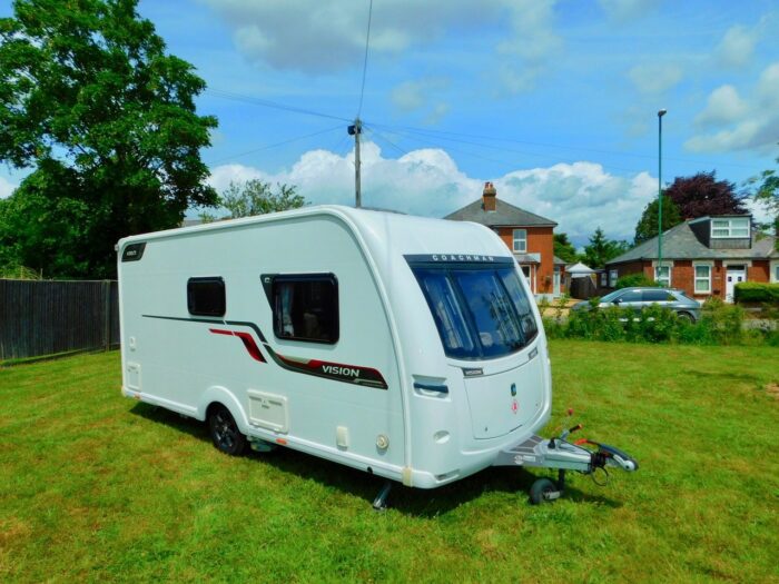 Coachman Vision 450/2 Luxury 2 Berth Compact Caravan with Motor Mover. 2015. £11,450