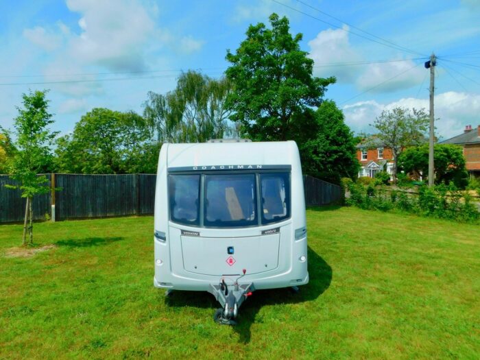Coachman Vision 450/2 Luxury 2 Berth Compact Caravan with Motor Mover. 2015. £11,450 - Image 13
