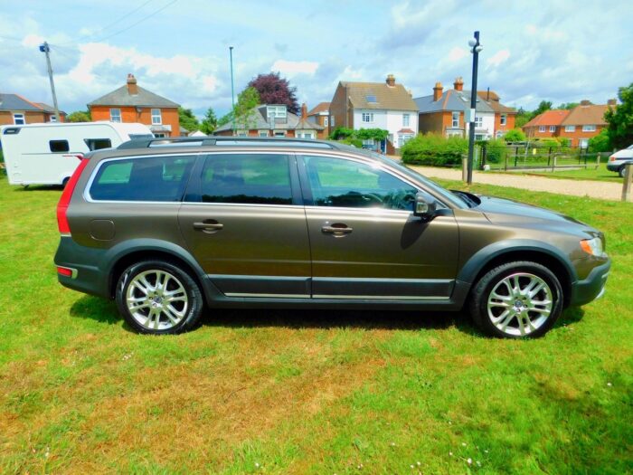 Volvo XC 70 2.4 D4 SE Lux Geartronic AWD Euro 5 5dr. November 2013, 63 Plate.. £14,490 - Image 17