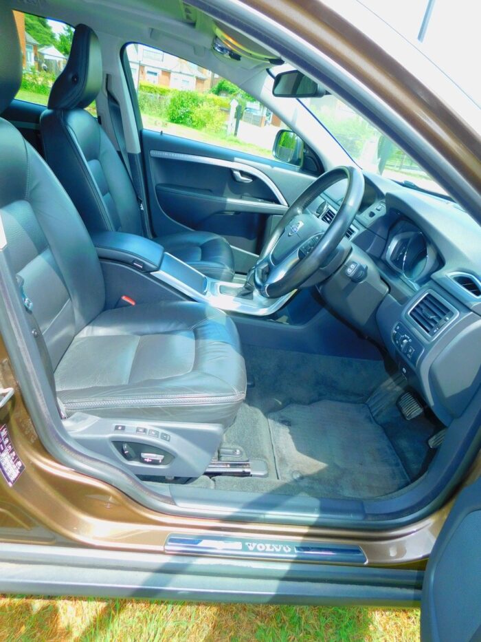 Volvo XC 70 2.4 D4 SE Lux Geartronic AWD Euro 5 5dr. November 2013, 63 Plate.. £14,490 - Image 9
