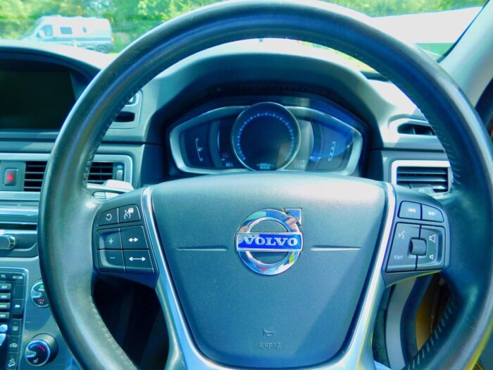 Volvo XC 70 2.4 D4 SE Lux Geartronic AWD Euro 5 5dr. November 2013, 63 Plate.. £14,490 - Image 3