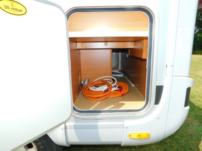 Dethleffs Globebus Fiat 2.3 Jtd Luxury 4 Berth. Rear LOUNGE and 5 Seatbelts. £32,999 - Image 6