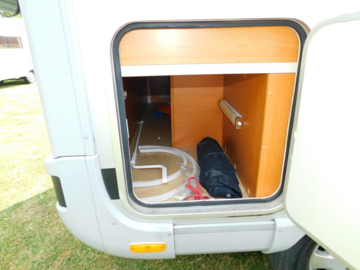 Dethleffs Globebus Fiat 2.3 Jtd Luxury 4 Berth. Rear LOUNGE and 5 Seatbelts. £32,999 - Image 4