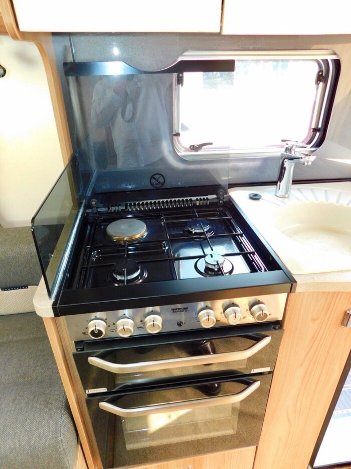 Bessacarr 462 Luxury 2 Berth with Huge REAR U SHAPE LOUNGE. Only 6.43m Long. Ultimate Specification. ULEZ Compliant.. £39,999 - Image 28