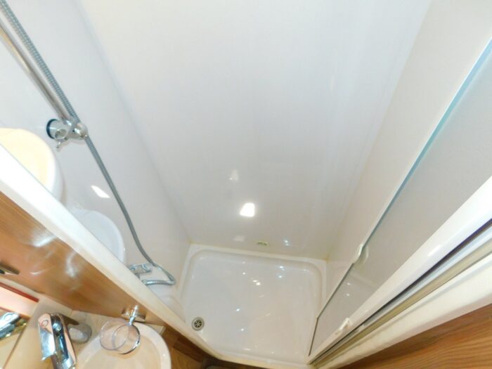 Bessacarr 462 Luxury 2 Berth with Huge REAR U SHAPE LOUNGE. Only 6.43m Long. Ultimate Specification. ULEZ Compliant.. £39,999 - Image 13
