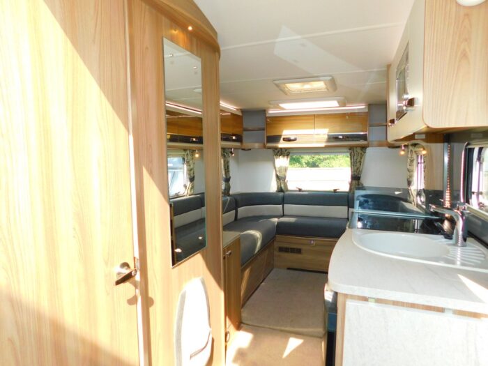 Bessacarr 462 Luxury 2 Berth with Huge REAR U SHAPE LOUNGE. Only 6.43m Long. Ultimate Specification. ULEZ Compliant.. £39,999 - Image 11