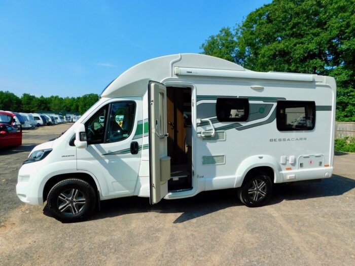 Bessacarr 462 Luxury 2 Berth with Huge REAR U SHAPE LOUNGE. Only 6.43m Long. Ultimate Specification. ULEZ Compliant.. £39,999 - Image 10