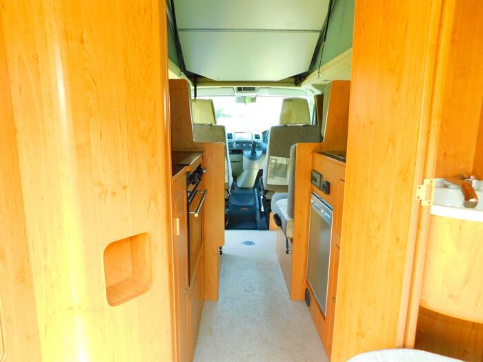 Hillside Leisure Cromford VW 2.0 Tdi 140 Bhp Highline with the Dsg AUTOMATIC Transmission. Award Winning Luxury Campervan with Rear Washroom with Flushing TOILET. 2014. £39,999 - Image 4