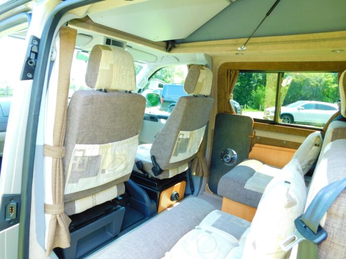 Hillside Leisure Cromford VW 2.0 Tdi 140 Bhp Highline with the Dsg AUTOMATIC Transmission. Award Winning Luxury Campervan with Rear Washroom with Flushing TOILET. 2014. £39,999 - Image 5